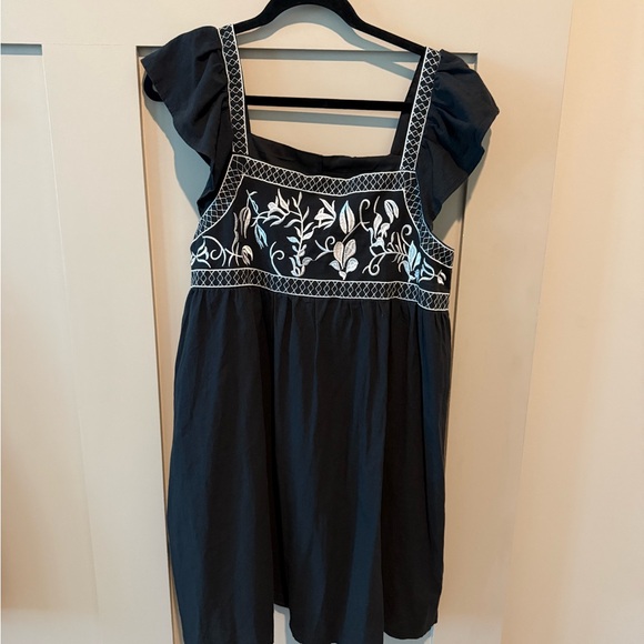 3 Mini Flowy Women Style Dresses - Picture 5 of 10